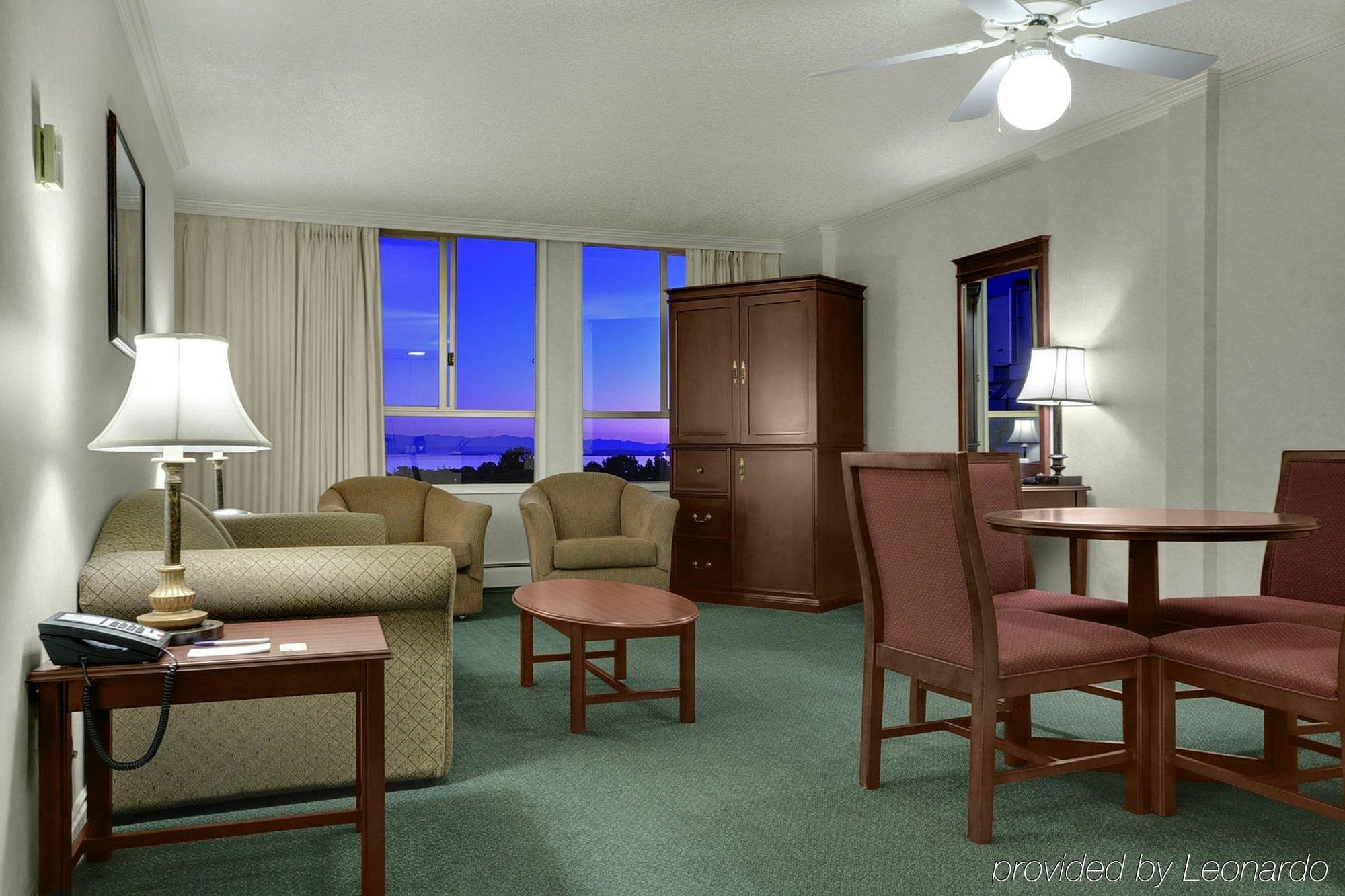 Harbour Towers & 3*