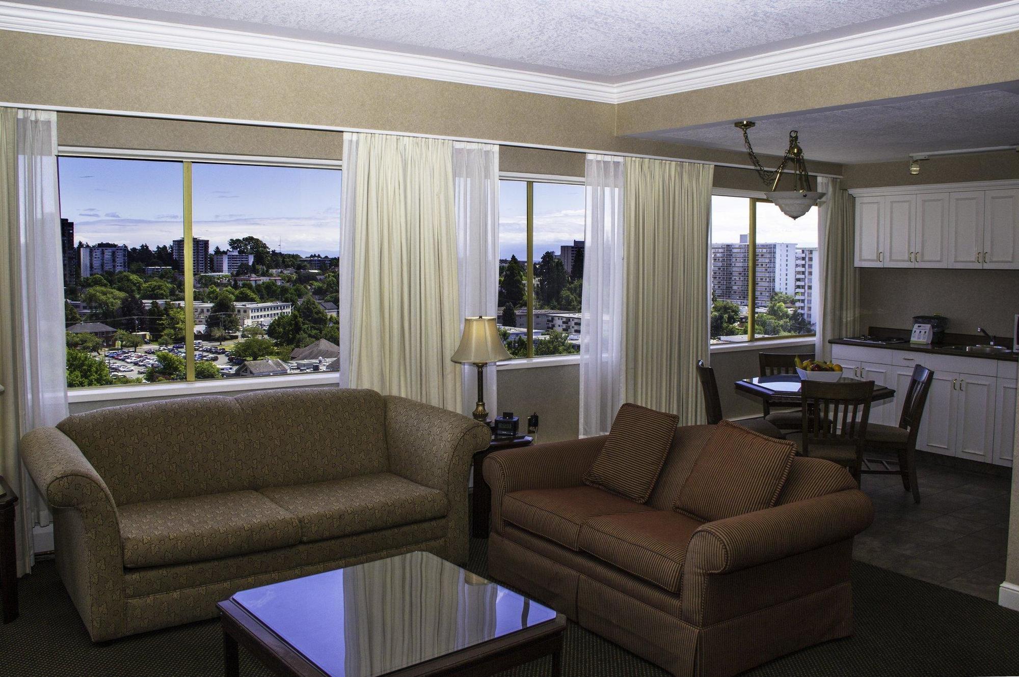 Harbour Towers & 3*