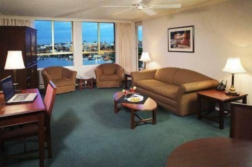 Hotel Harbour Towers & Victoria