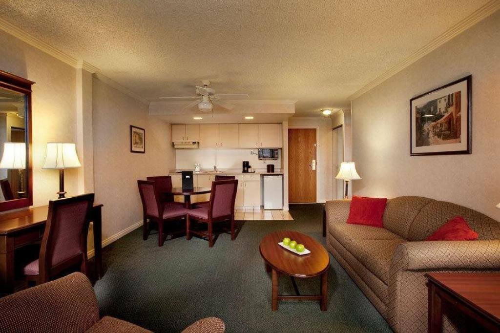 Harbour Towers & 3*