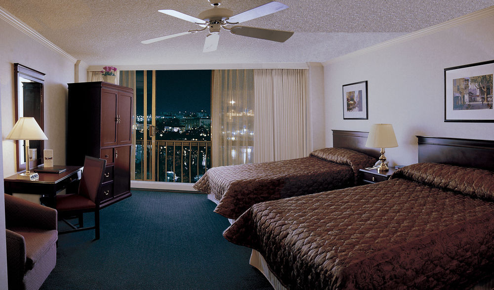 Harbour Towers & Hotel 3*