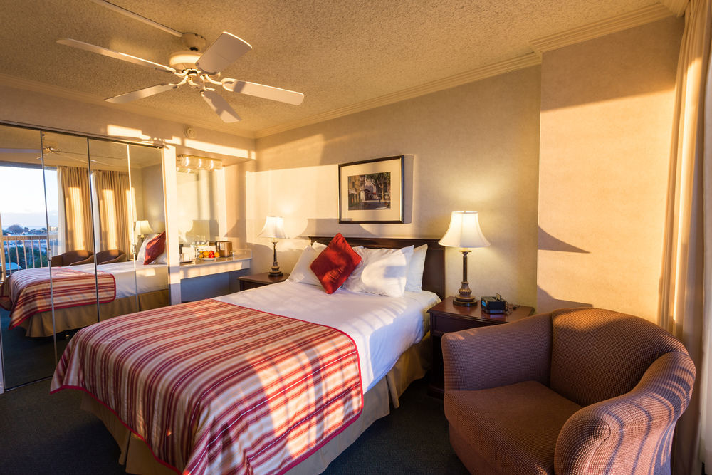 Hotel Harbour Towers & 3*